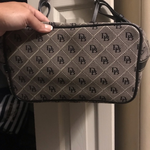 Dooney & Bourke Classic shoulder Bag - Picture 3 of 3